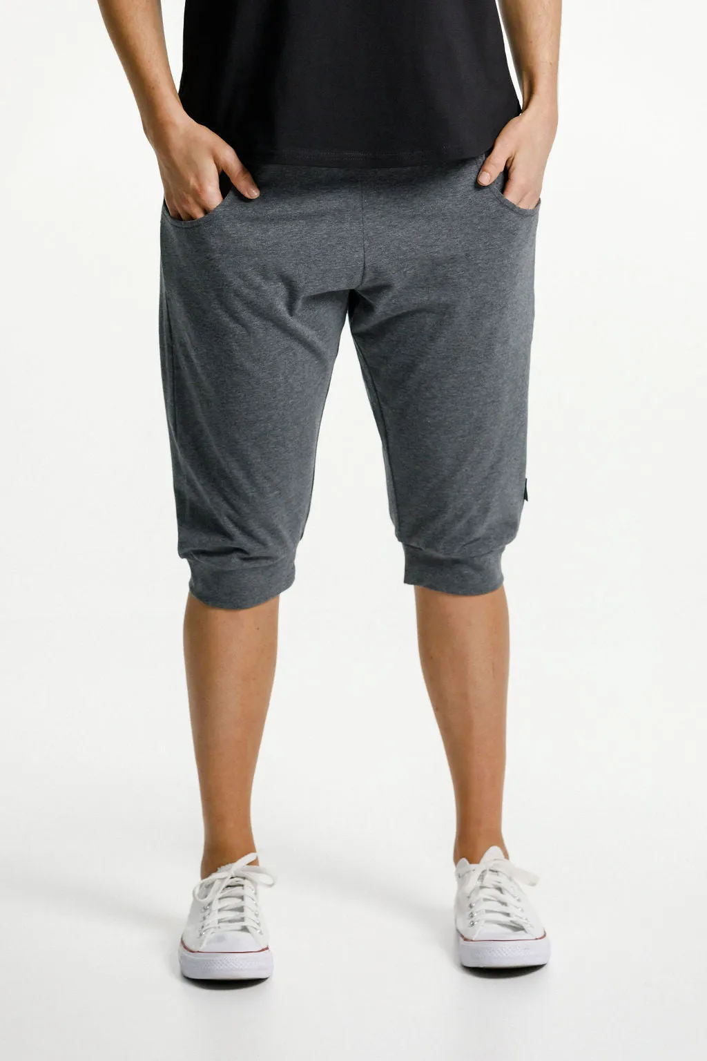 3/4 Apartment Pants In Charcoal - Black X