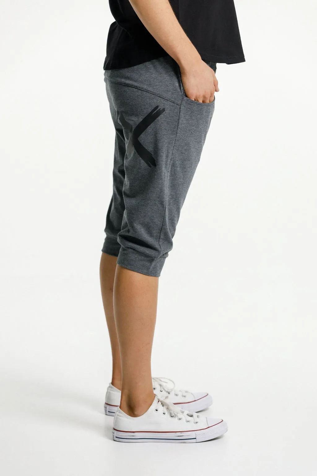 3/4 Apartment Pants In Charcoal - Black X