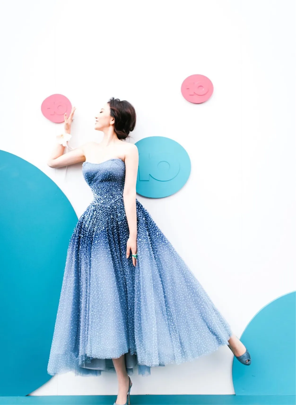 Luxury gradient blue crystals pearls sequins handmade beaded tea length couture prom dresses