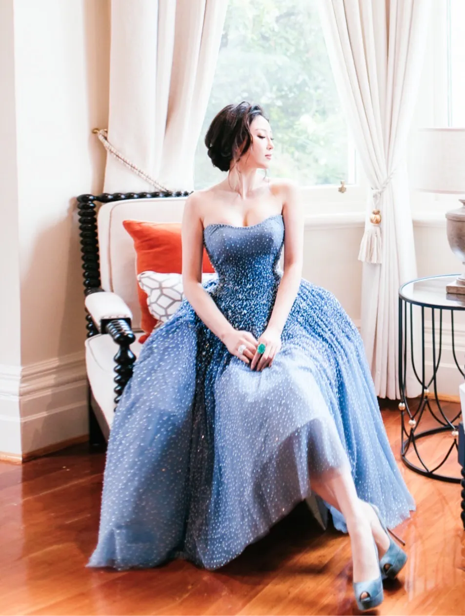 Luxury gradient blue crystals pearls sequins handmade beaded tea length couture prom dresses